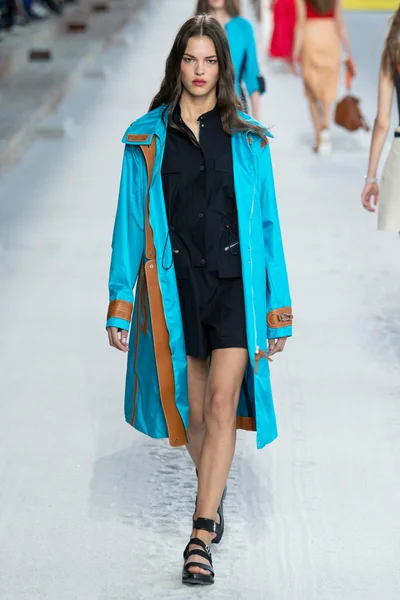 Look 32